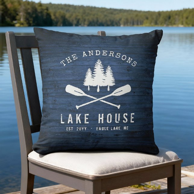 Rustic Lake House Boat Oars Trees Blue Wood Print Buitenkussen (Creator heeft geüpload)