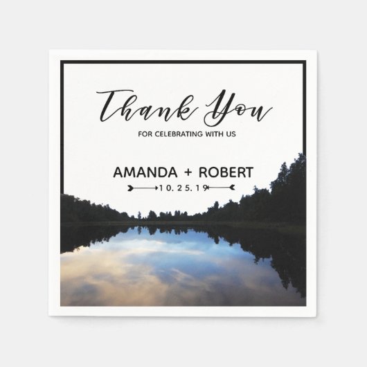 ©Rustic Lake Reflections Lakeside Wedding Custom Servet (Voorkant)