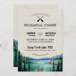 Rustic Lakeside Wedding Rehearsal Dinner Kaart<br><div class="desc">Haal iedereen samen om de nacht voor de bruiloft te eten, te slippen en te repeteren door deze nette, waterverf repetitieve uitnodiging te sturen. Mooie lettertypen en met de hand geverfde bergen maken dit repetitieve diner elegant en verfijnd. Voeg uw douanetekst aan dit ontwerp toe door de "Edit this design...</div>