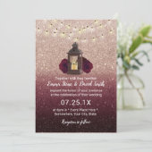 Rustic Lantern Modern Burgundy Roos Gold Wedding Kaart (Staand voorkant)