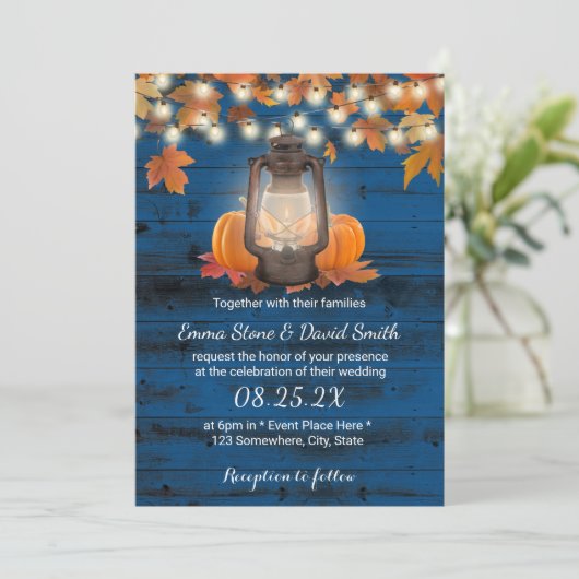 Rustic Lantern & Pumpkins Navy Blue Fall Wedding Kaart (Staand voorkant)
