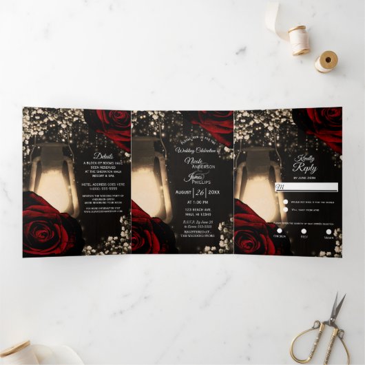 Rustic Lantern Red Roses Trifold Wedding Program Drieluik Uitnodiging (Binnen)