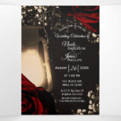 Rustic Lantern Red Roses Trifold Wedding Program Drieluik Uitnodiging (Binnenkant midden)