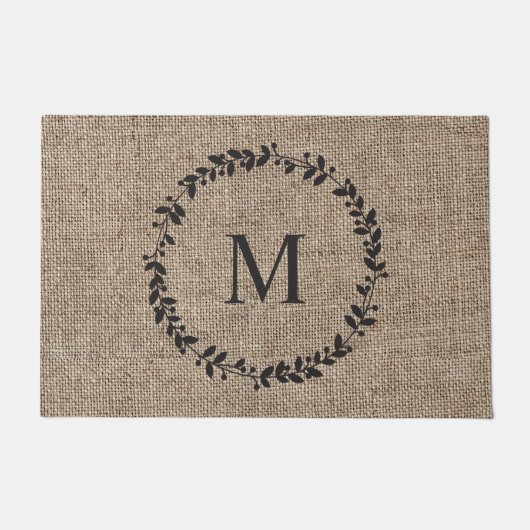 Rustic Laurel Wreath Farmhouse Burlap Monogrammed Deurmat (Voorkant)