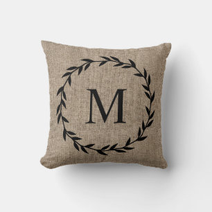 Rustic Laurel Wreath Farmhouse Style Monogramed Kussen