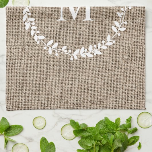 Rustic Laurel Wreath Farmhouse Style Monogramed Theedoek (Gevouwen)