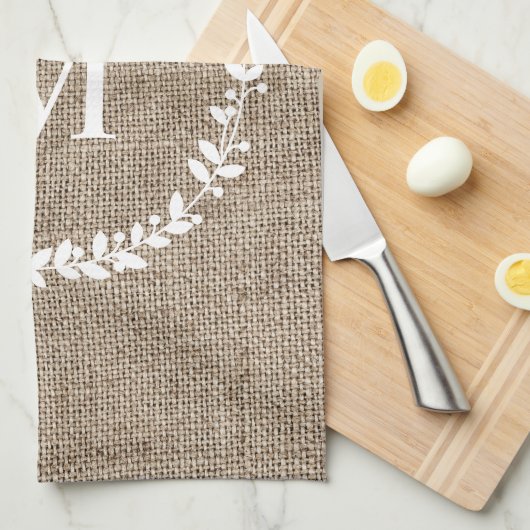 Rustic Laurel Wreath Farmhouse Style Monogramed Theedoek (Quarter Fold)