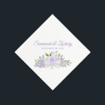 Rustic Lavender Paarse Waterverf Floral Wedding Servet<br><div class="desc">Deze mooie trouwluiers hebben een eenvoudig, elegant en robuust design. De offset- of diagonaal geplaatste illustratie is zo ontworpen dat de servet rechtop leest wanneer hij onder een hoek van 45 graden wordt gehouden. Met een mooie hand beschilderde waterverf van rozen, bloesems en tuingroen in tinten van bleke lavendel of...</div>