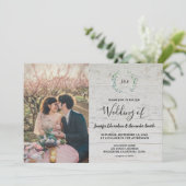 Rustic leaves on barn wood monogram photo Wedding Kaart (Staand voorkant)