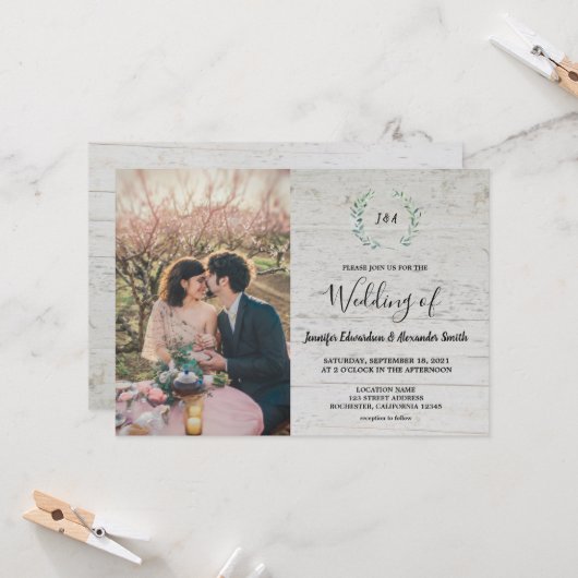 Rustic leaves on barn wood monogram photo Wedding Kaart (Voorkant / Achterkant in situ)