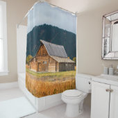 Rustic log barn in Grand Teton National Park, Wyom Douchegordijn (In situ)