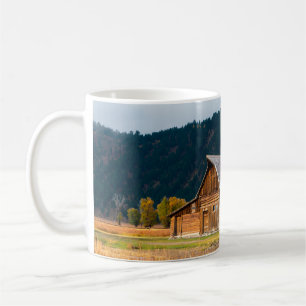 Rustic log barn in Grand Teton National Park, Wyom Koffiemok