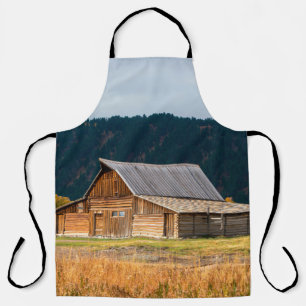 Rustic log barn in Grand Teton National Park, Wyom Schort