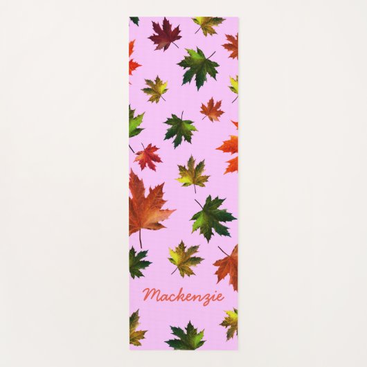 Rustic Maple Leaves Pattern met Naam op PINK Yogamat (Voorkant)
