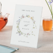 Rustic Meadow Floral Wreath Ze zei Ja Reclamebord Met Voetstuk (Insitu)