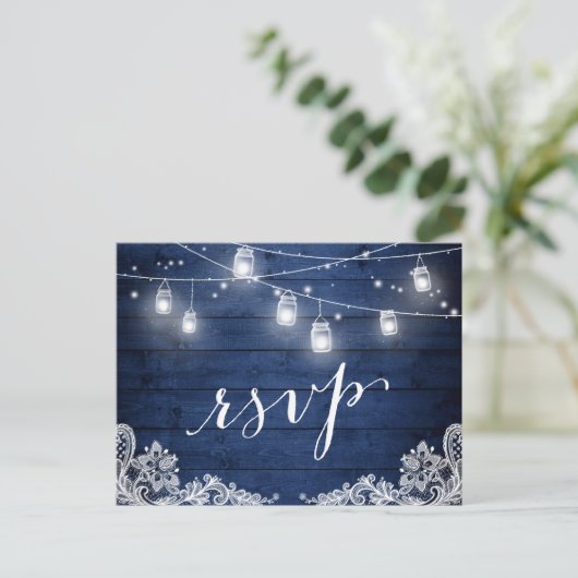 Rustic Midnight Blue Mason Jar Lights Wedding RSVP Uitnodiging Briefkaart (Staand voorkant)