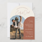 Rustic Modern Arch Terracotta Beige Photo Wedding Kaart (Voorkant)
