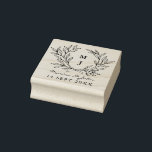 Rustic Monogram Wreath Custom Wedding Rubberstempel<br><div class="desc">De perfecte manier om je merk op al je trouwende accessoires te zetten, deze gepersonaliseerde trouwmonogram is perfect voor een rustige landelijke bruiloft met een moderne draai, met een handgetekende poot van takken en het monogram van het paar in elegante typografie. Gebruik op loten, labels, enveloppen en meer om al...</div>