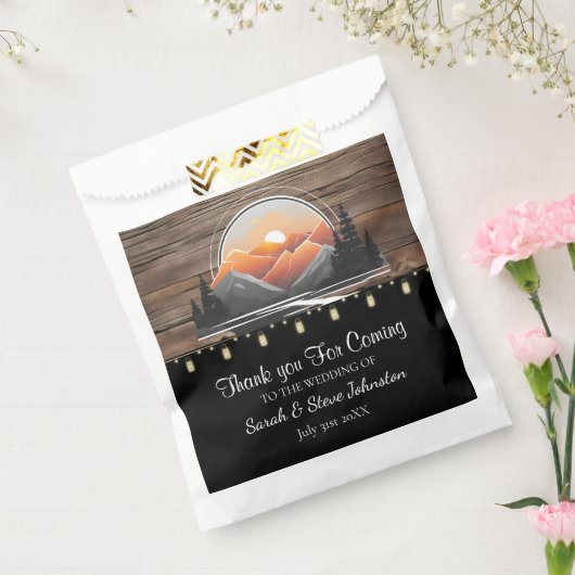 Rustic Mountain Valley Forest Sunset Wedding Favor Bedankzakje (Gezegeld)