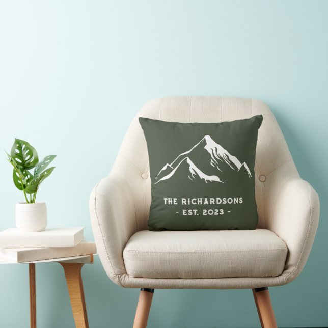 Rustic Mountains - Gepersonaliseerde familienaam L Kussen (Stoel)