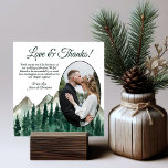 Rustic Mountains & Pines Oval Photo Wedding Bedankkaart<br><div class="desc">Deze prachtige bruiloft bedankt je kaarten zijn een geweldige manier om je waardering te shows voor je vrienden en familie die je met je vieren op je speciale dag. Ze dragen je trouwfoto op in een ovaalvormig lijst met een waterverf landschap van dennenbomen en robuuste bergpieken. De titel wordt geschreven...</div>