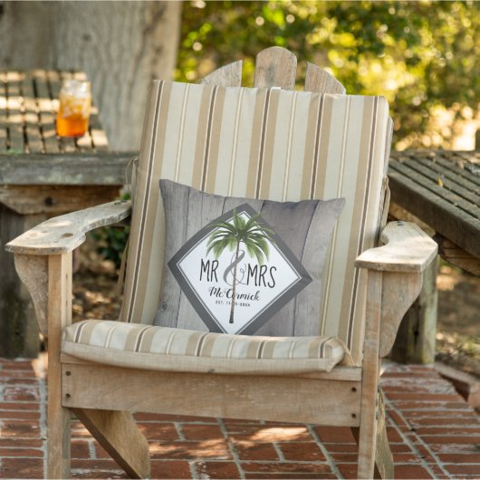 Rustic Mr. en Mrs Grey Monogram Palm Tree Pas getr Buitenkussen (Stoel)