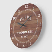 Rustic Mr. en Mrs Monogrammed Wedding Passen getro Grote Klok (Hoek)