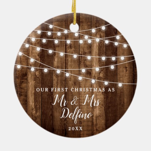 Rustic Mr. en Mrs. Personalized Wood String Lights Keramisch Ornament (Achterkant)