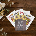 Rustic Mr. en Mrs Sunflower Wedding Pokerkaarten<br><div class="desc">Fun rustic speelkaarten voor feestvieren,  je trouwevenementen en je nieuwe leven met een nepachtergrond van donker hout,  zonnebloempjes,  "Mr & Mrs." in een groot wit script en een witte illustratie van twee harten. Personaliseer je naam en trouwdatum.</div>