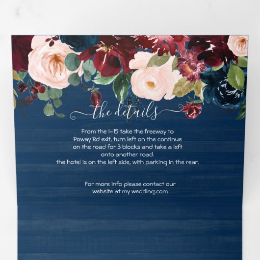 Rustic Navy Blue Blush & Bourgondië Bloemen Huweli Drieluik Uitnodiging (Binnenzijde eerst)