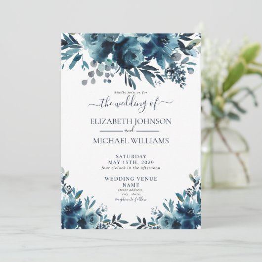 Rustic Navy Blue Floral Script Wedding Kaart (Staand voorkant)