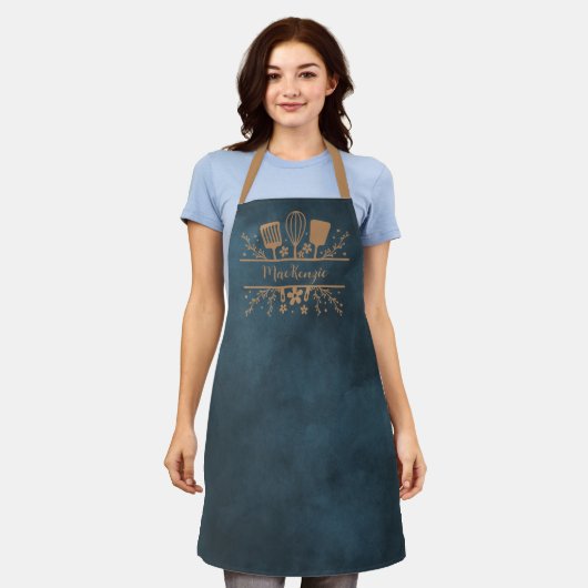Rustic Navy Blue Smock met Spatulas en Whisk Schort (Gedragen)
