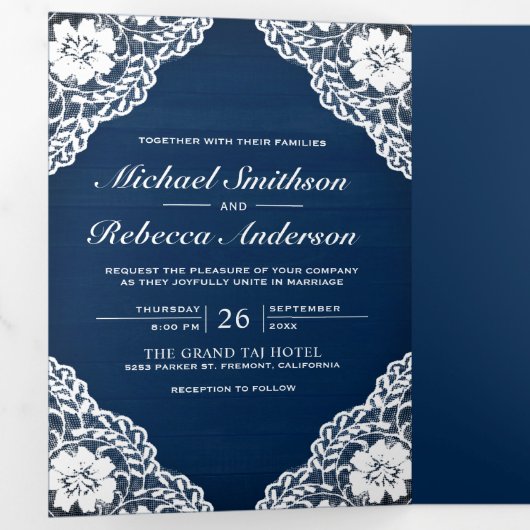 Rustic Navy Blue Wood Lace String Lights Wedding Drieluik Uitnodiging (Binnenzijde eerst)