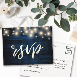 Rustic Navy Blue Wood String Lights RSVP Uitnodiging Briefkaart