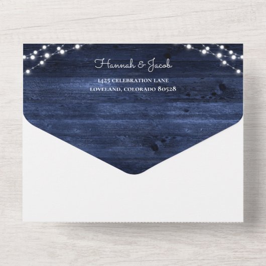 Rustic Navy Wood String Lights Foto RSVP Weddensch All In One Uitnodiging (Achterkant)