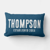 Rustic Navyblauw Jute Familienaam Huwelijksjaar Kussen (Voorkant)