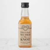 Rustic neemt een schop waar we de 'Knot Wedding Kr Likeurfles Etiket (Voorkant)