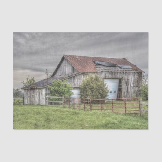Rustic Ohio Barn onder Storm wolken Tissuepapier (Voorkant)