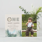 Rustic One Happy Camper Birthday Uitnodiging (Staand voorkant)