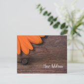 Rustic Oranje Daisy en Barn Wood Nieuw adres Aankondigingskaart (Staand voorkant)