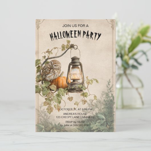 Rustic Owl en Lantern Halloween Party Uitnodiging (Staand voorkant)