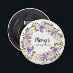 Rustic Paars Floral 70th Birthday Favor Button Flesopener<br><div class="desc">Paarse en ivoorwitte rozen creëer een prachtig rustige florale kreet. De naam van de verjaardagsvrouw wordt geschreven in een grote manuscriptdoopvont. De 70e verjaardag is hieronder. Dit artikel maakt deel uit van het Rustic Paarse Floral Botanical 70th Birthday collectie. Het bevat vele DIY sjablonen die u snel uitnodigingen en partijbenodigdheden...</div>
