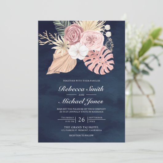 Rustic Palm Dusty Roses Navy QR Code Weddenschap Kaart (Staand voorkant)