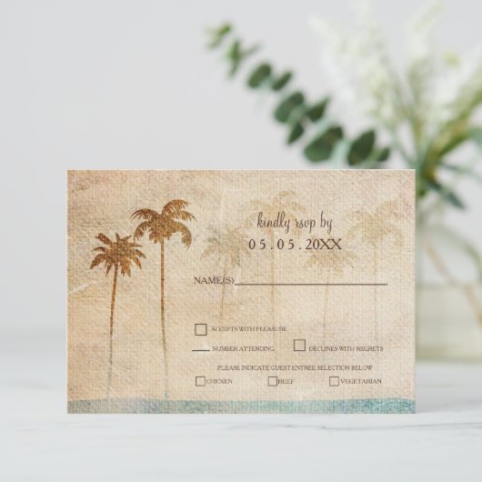 Rustic Palm Trees Beach Wedding rsvp Kaart (Staand voorkant)