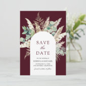 Rustic Pampas Eucalyptus Arch Burgundy Wedding Save The Date (Staand voorkant)