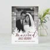 Rustic Pas getrouwd Foto gehuwd en Merry Feestdagenkaart (Staand voorkant)