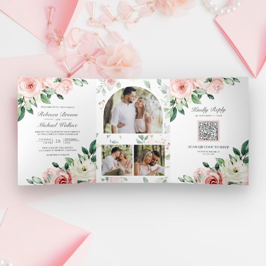 Rustic Peach Floral in één QR Code Weddenschap Drieluik Uitnodiging
