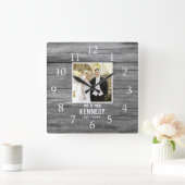 Rustic Personal Wedding Jubileum Foto Wood Vierkante Klok (Huis)