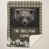 Rustic Personalized Forest Cabin Grizzly Beer Sherpa Deken (Voorkant)