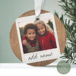 Rustic Photo Lijst met Square Instagram en Wood Ornament<br><div class="desc">Een en trendy ontwerp met een retro grens van het afbeelding die u uw favoriete selfie of portret van een vriend kunt toevoegen. Gebruik een vierkante foto om een uniek en persoonlijk geschenk te creëer of houd de hipsterpuppy en maak een trendy keepslag. Als u de afbeeldingen moet aanpassen, klik...</div>